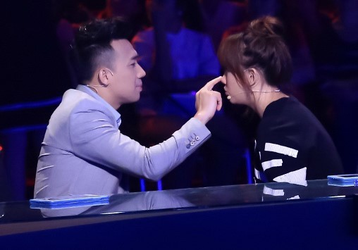 Tran Thanh benh vuc Hari Won vu lam giam khao game show-Hinh-3